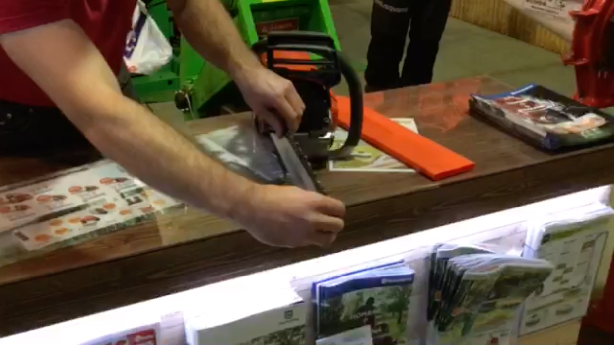 cambiar cadena motosierra. cambiar la cadena de una motosierra